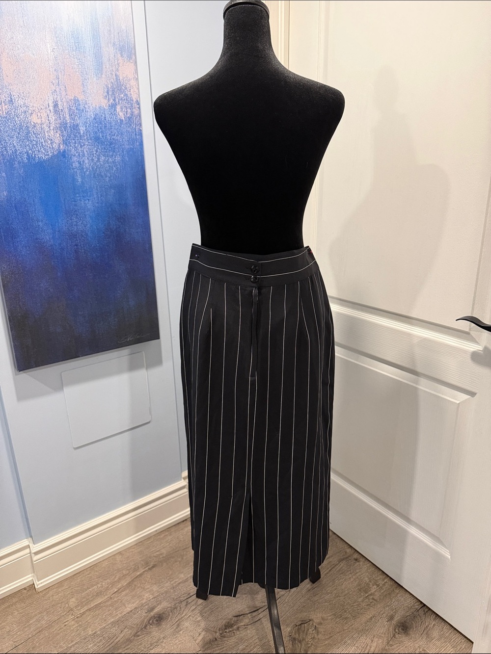 Vintage Black Pinstripe Midi Skirt with Slim Silhouette - Picture 3 of 6